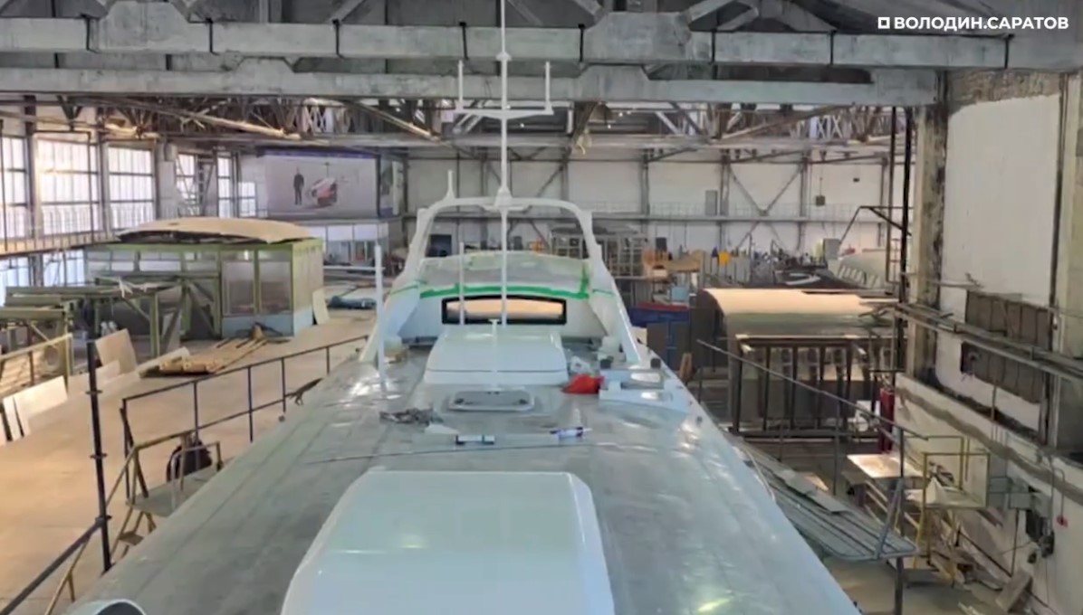 Володин показал, как для Саратова собирают пятый «Валдай»